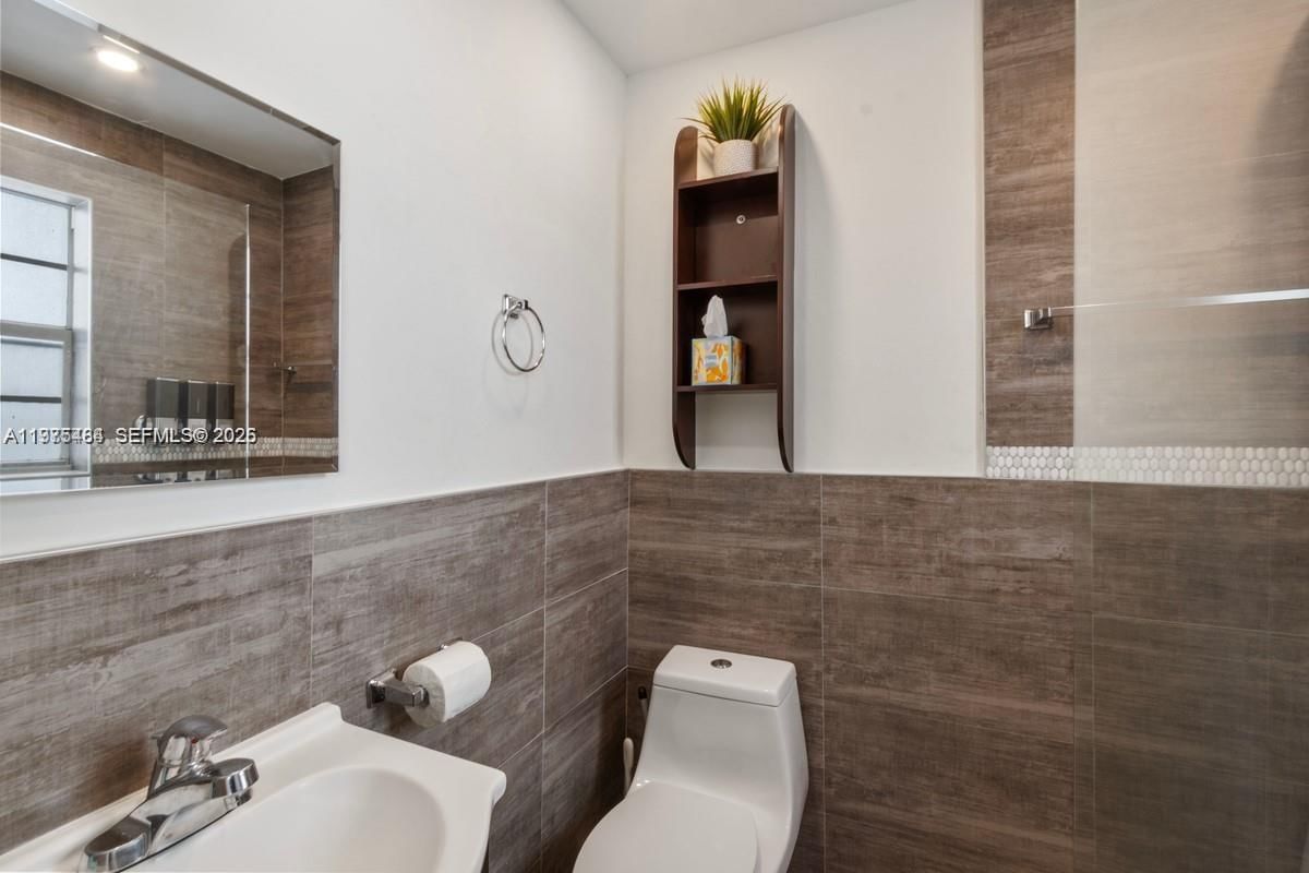 Real estate property located at 335 Ocean Dr #122, Miami-dade, Ocean Walk On South Beach, Miami Beach, FL