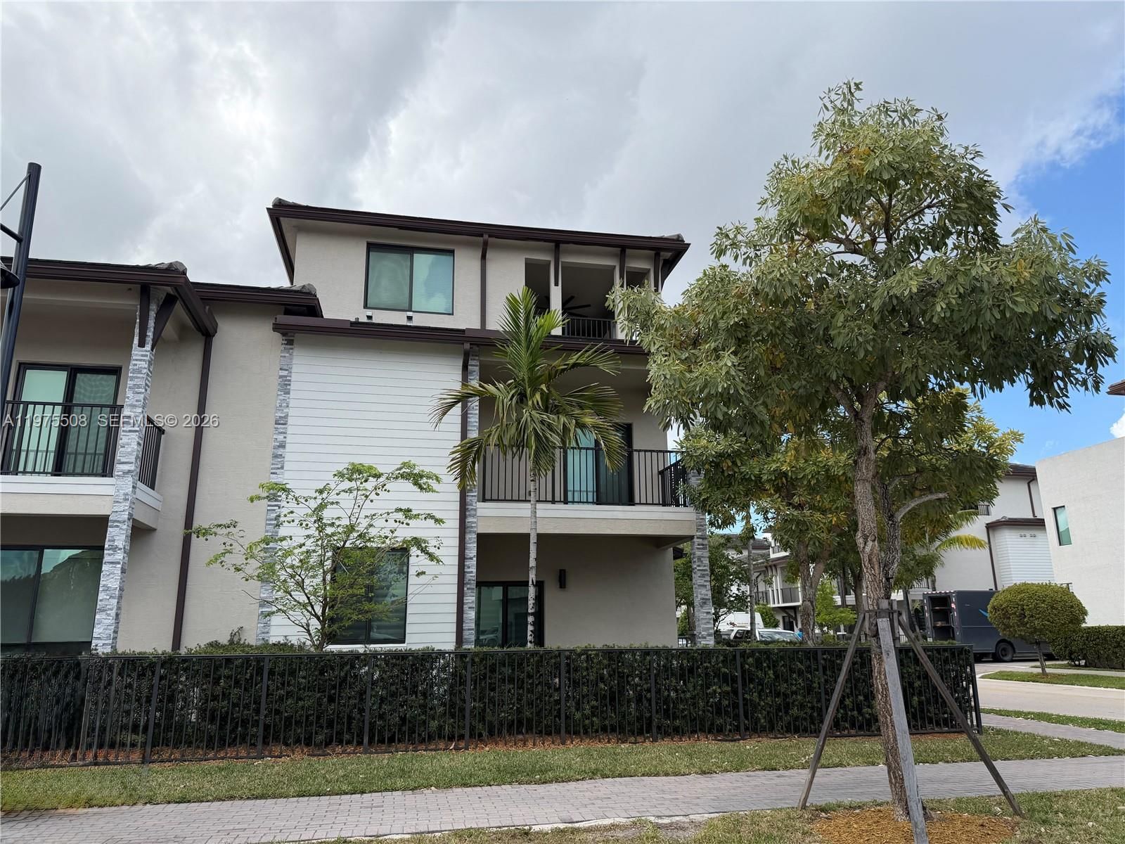 Real estate property located at 8304 49th St, Miami-dade, Downtown Doral South Phas, Doral, FL