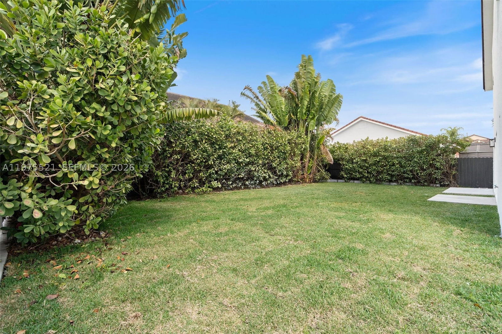 Real estate property located at 7945 187th Ln, Miami-dade, West Esplanade, Hialeah, FL