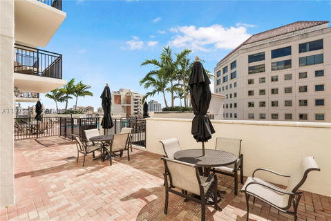 Real estate property located at 888 Douglas Rd #404, Miami-dade, Puerta De Palmas Condo, Coral Gables, FL