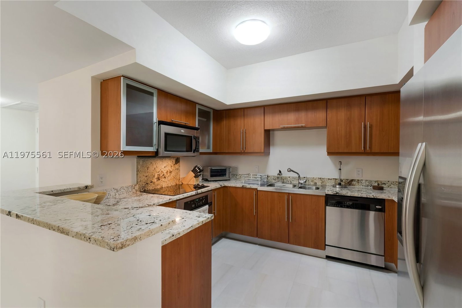 Real estate property located at 888 Douglas Rd #404, Miami-dade, Puerta De Palmas Condo, Coral Gables, FL
