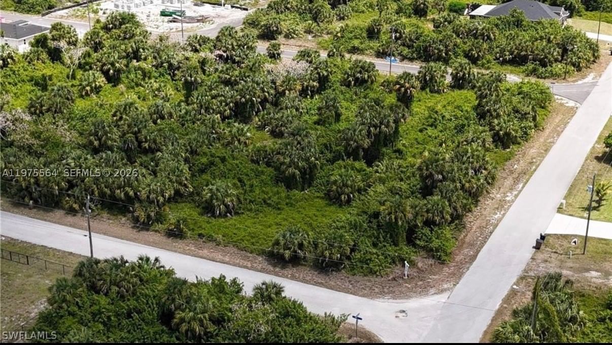 Real estate property located at 327 LANCELOT AVE, Lee, Lehigh Acres, Lehigh Acres, FL