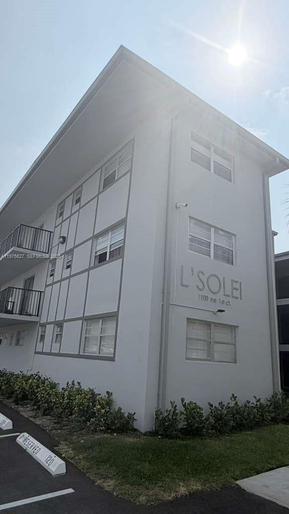 Real estate property located at 1100 1st Ct #312, Broward, Lsolei At Hallandale Beac, Hallandale Beach, FL