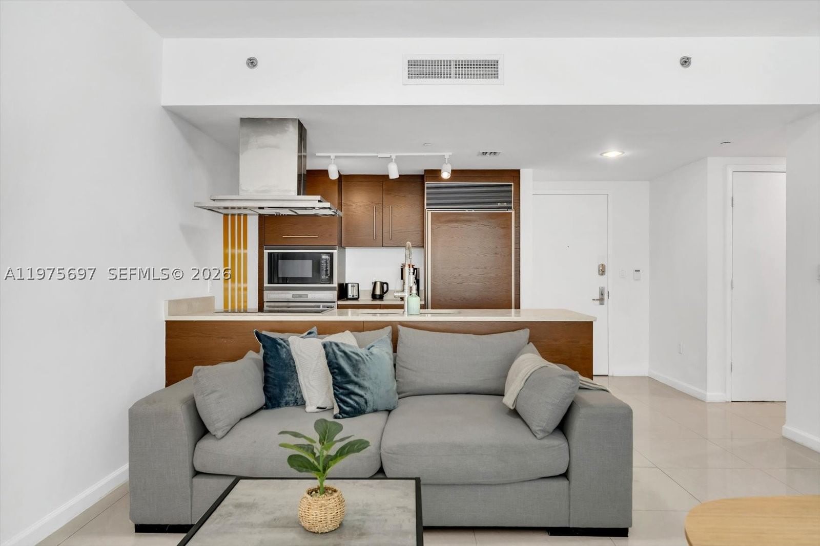 Real estate property located at 485 Brickell Ave #1807, Miami-dade, Icon Brickell Condo No 3, Miami, FL