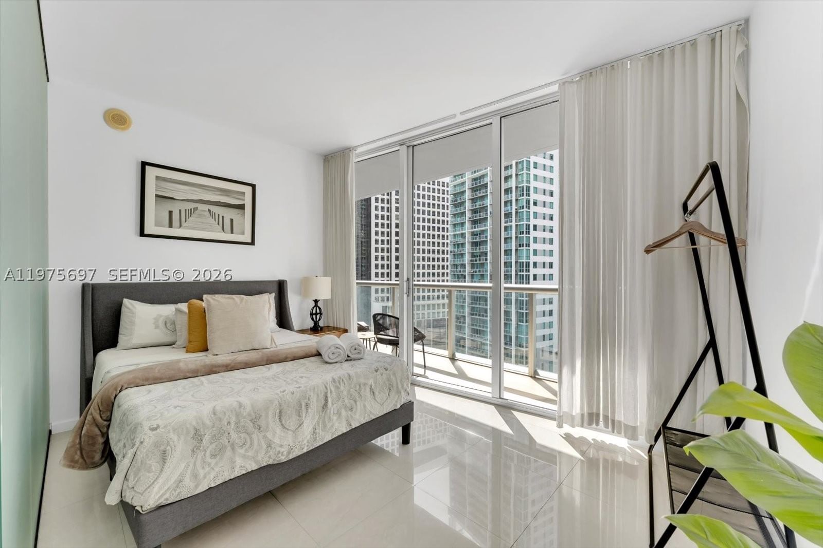 Real estate property located at 485 Brickell Ave #1807, Miami-dade, Icon Brickell Condo No 3, Miami, FL