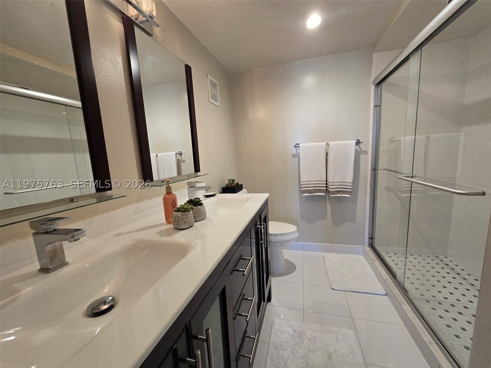 Real estate property located at 140 Lakeview Dr #111, Broward, Building One Of Racquet C, Weston, FL