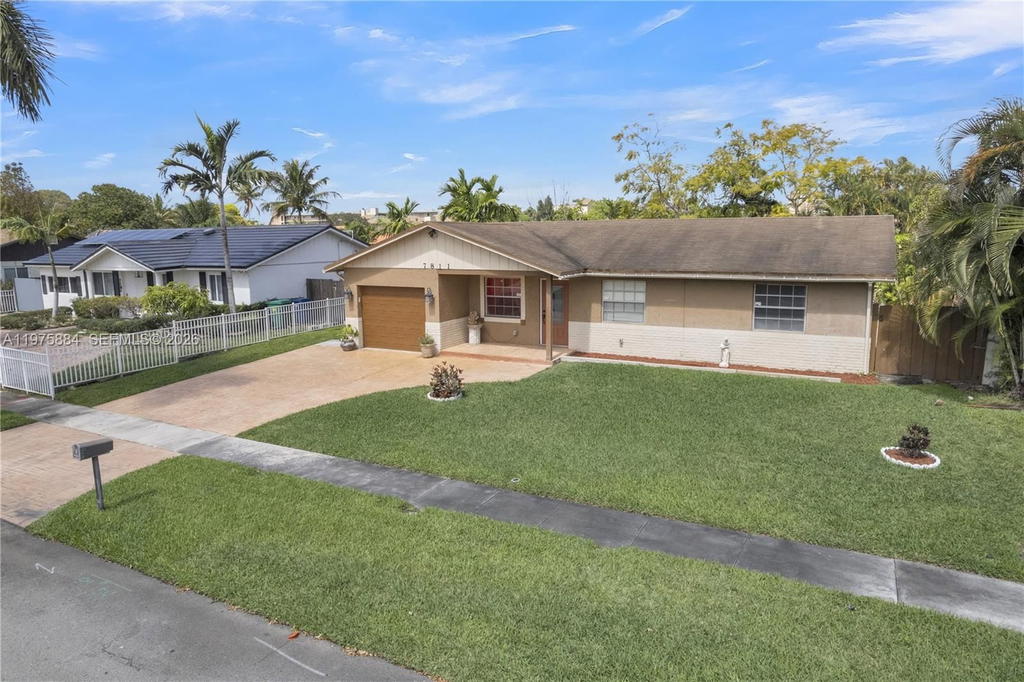 Real estate property located at 7811 47th St, Broward, City Of Lauderhill Sec 1, Lauderhill, FL