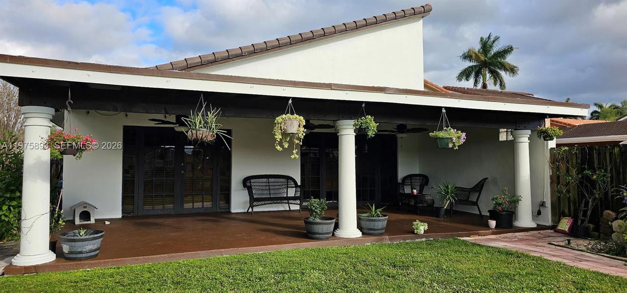 Real estate property located at 20166 Oakmont Cir, Miami-dade, Farberville Sub, Hialeah, FL