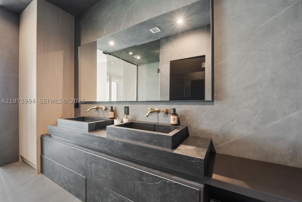 Real estate property located at 2900 7th Ave UPH-4602, Miami-dade, Biscayne Beach Condo, Miami, FL