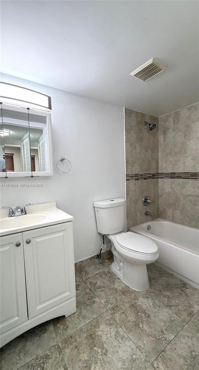 Real estate property located at 6207 131st Ct #101, Miami-dade, Lake Forest Park Condo Vi, Miami, FL