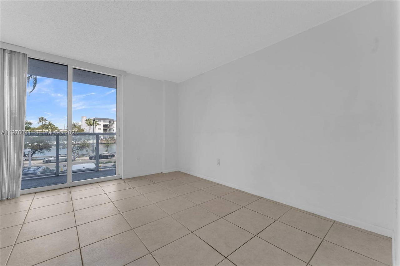 Real estate property located at 2457 Collins Ave #201, Miami-dade, The Royal Club Condo, Miami Beach, FL