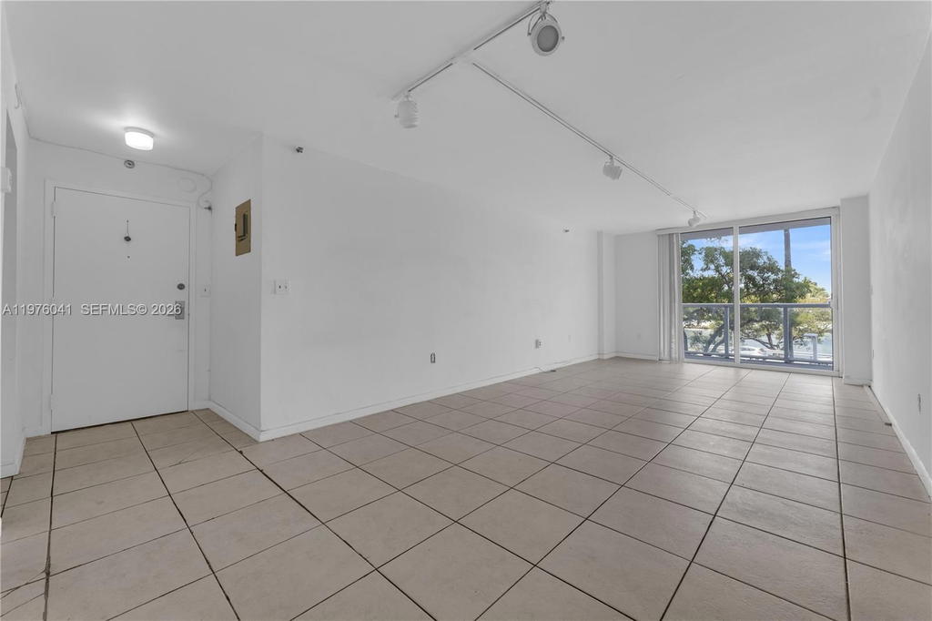 Real estate property located at 2457 Collins Ave #201, Miami-dade, The Royal Club Condo, Miami Beach, FL