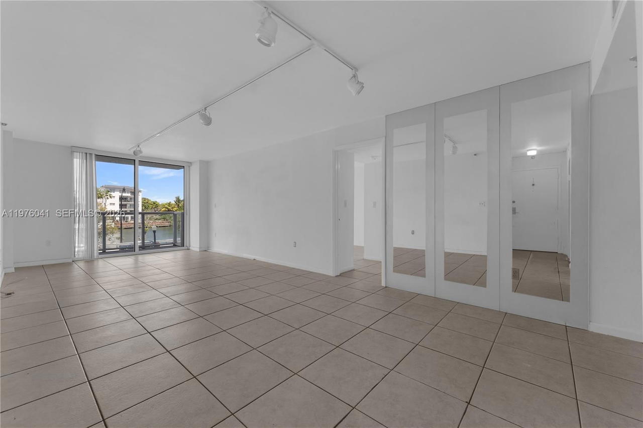 Real estate property located at 2457 Collins Ave #201, Miami-dade, The Royal Club Condo, Miami Beach, FL