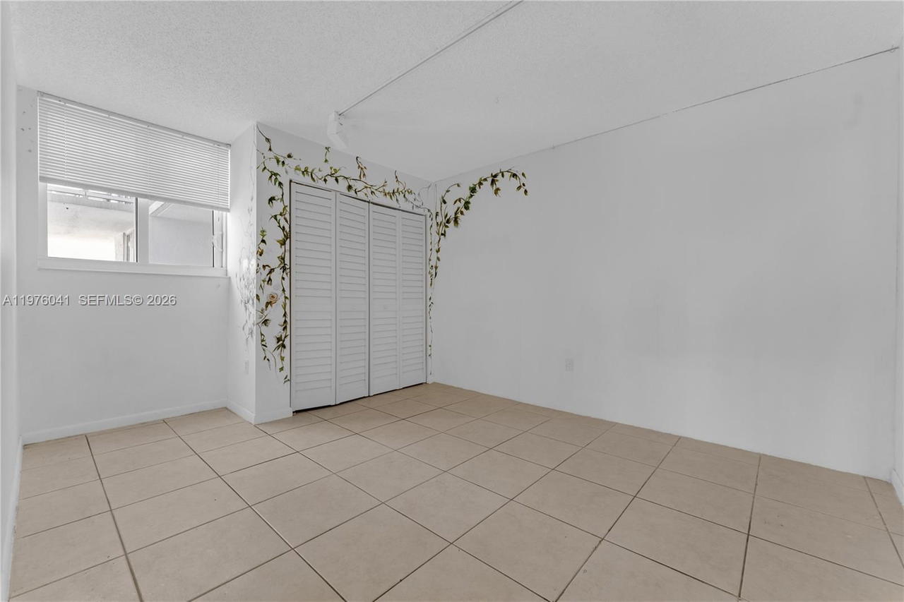Real estate property located at 2457 Collins Ave #201, Miami-dade, The Royal Club Condo, Miami Beach, FL