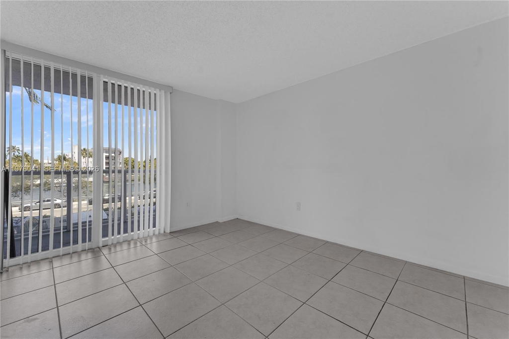 Real estate property located at 2457 Collins Ave #201, Miami-dade, The Royal Club Condo, Miami Beach, FL