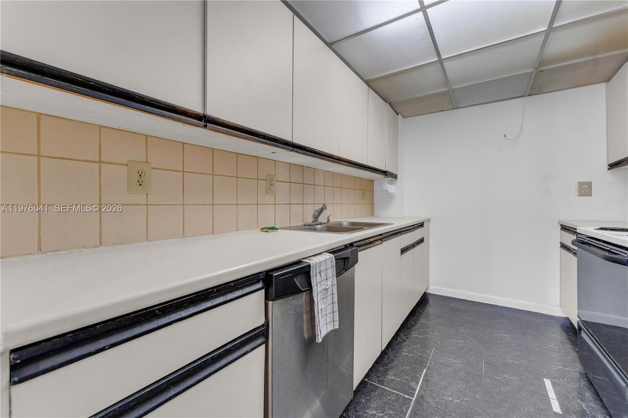 Real estate property located at 2457 Collins Ave #201, Miami-dade, The Royal Club Condo, Miami Beach, FL
