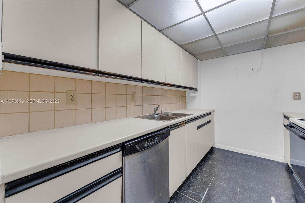 Real estate property located at 2457 Collins Ave #201, Miami-dade, The Royal Club Condo, Miami Beach, FL