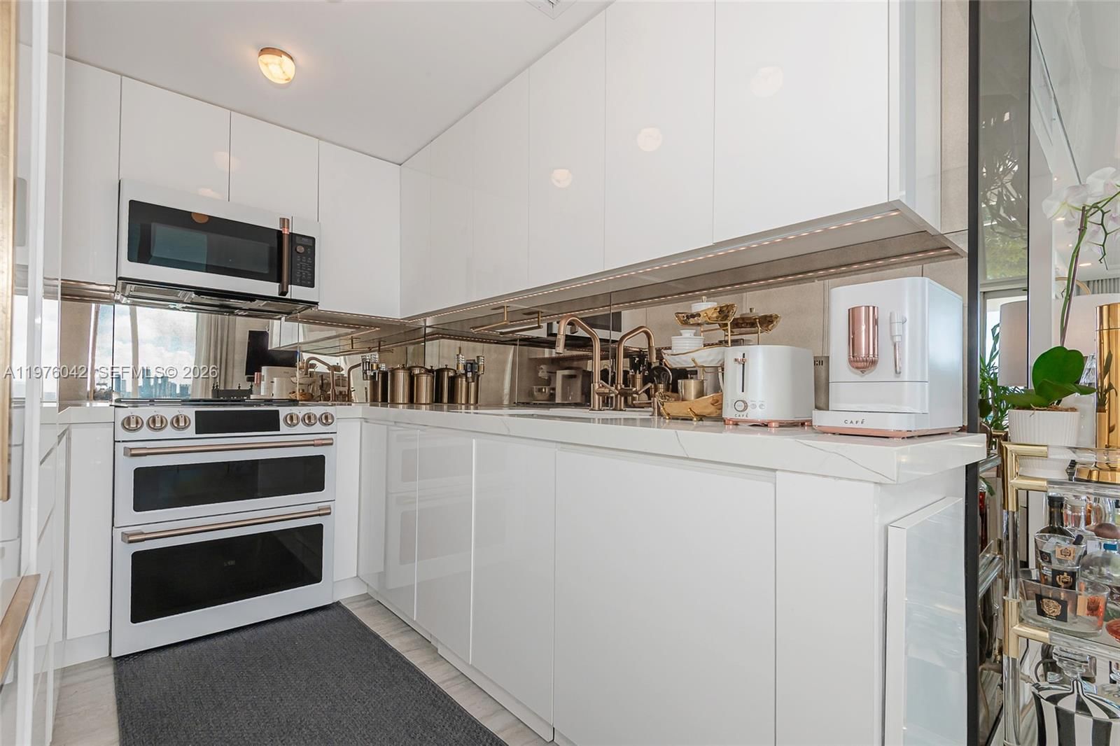 Real estate property located at 1000 West Ave #825, Miami-dade, Mirador 1000 Condo, Miami Beach, FL