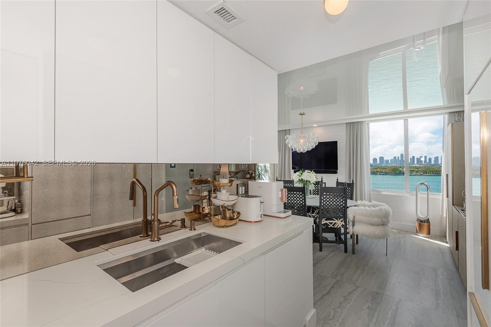 Real estate property located at 1000 West Ave #825, Miami-dade, Mirador 1000 Condo, Miami Beach, FL