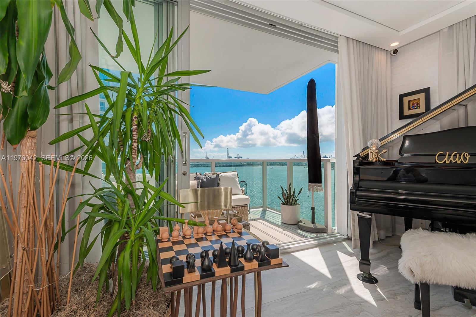 Real estate property located at 1000 West Ave #825, Miami-dade, Mirador 1000 Condo, Miami Beach, FL