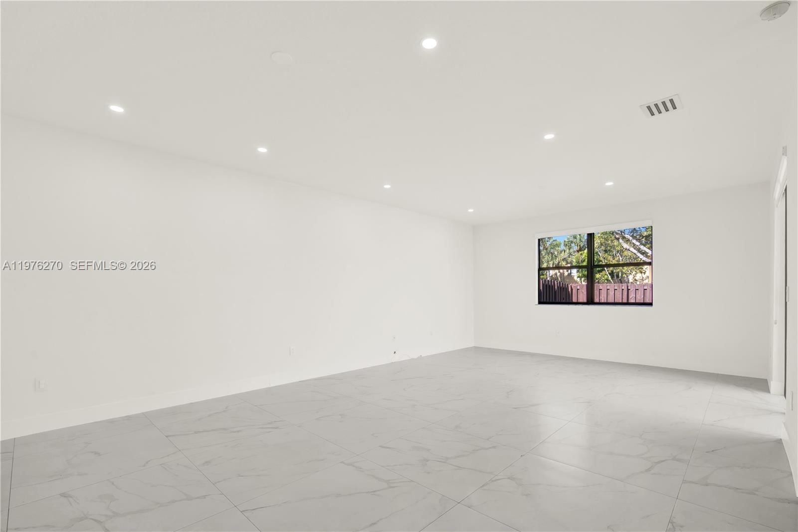 Real estate property located at 9243 227th Ter, Miami-dade, Lakes By The Bay Faye Rep, Cutler Bay, FL