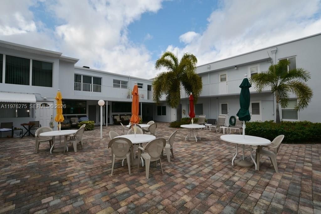 Real estate property located at 4228 Ocean Dr #17, Broward, French Leave West Condo, Lauderdale By The Sea, FL