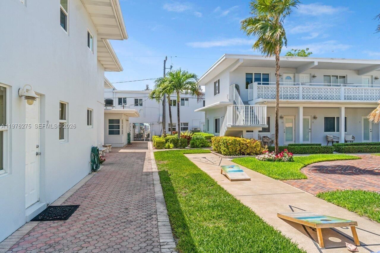 Real estate property located at 4228 Ocean Dr #17, Broward, French Leave West Condo, Lauderdale By The Sea, FL