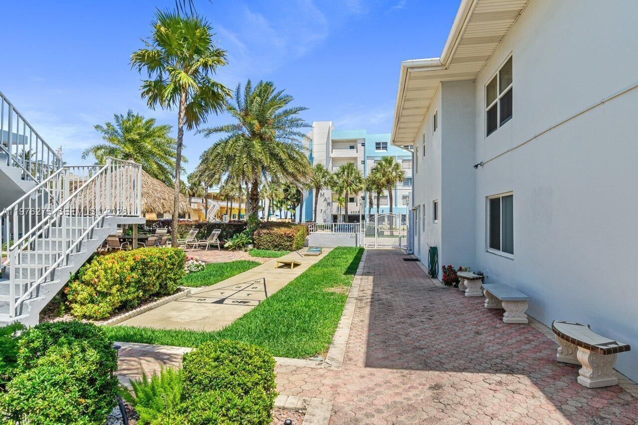 Real estate property located at 4228 Ocean Dr #17, Broward, French Leave West Condo, Lauderdale By The Sea, FL