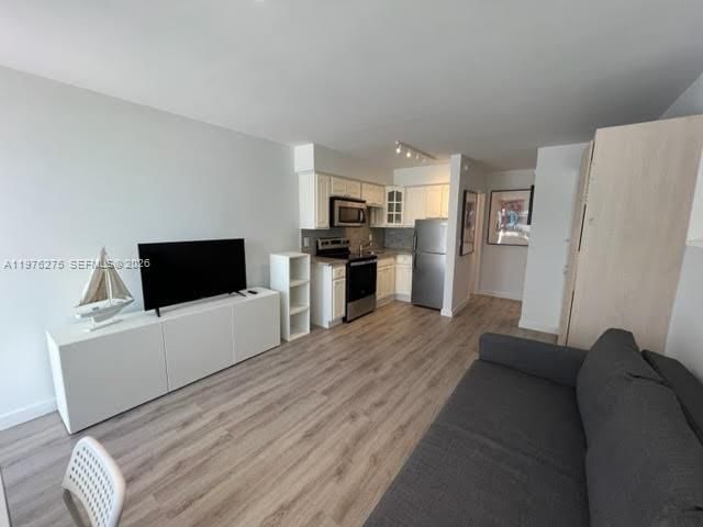 Real estate property located at 4228 Ocean Dr #17, Broward, French Leave West Condo, Lauderdale By The Sea, FL