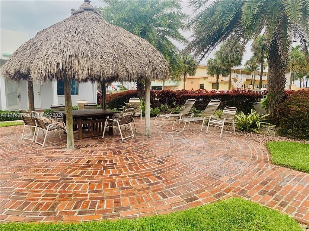 Real estate property located at 4228 Ocean Dr #17, Broward, French Leave West Condo, Lauderdale By The Sea, FL