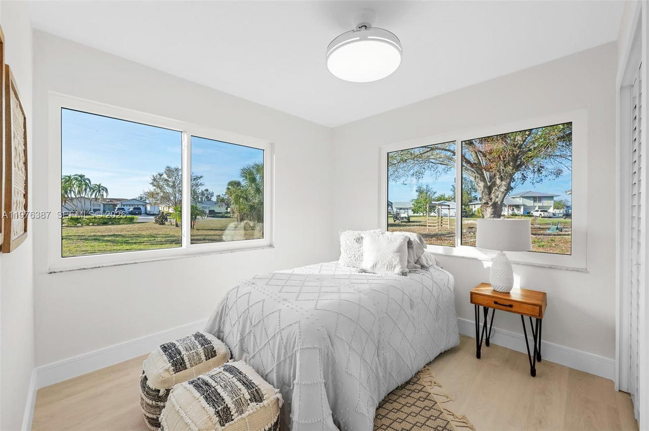 Real estate property located at 105 12th St SW, Hillsborough, Sable Cove Unit 2, Other, FL