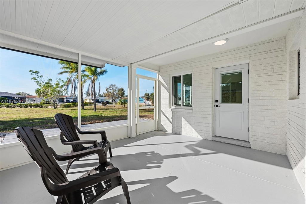 Real estate property located at 105 12th St SW, Hillsborough, Sable Cove Unit 2, Other, FL