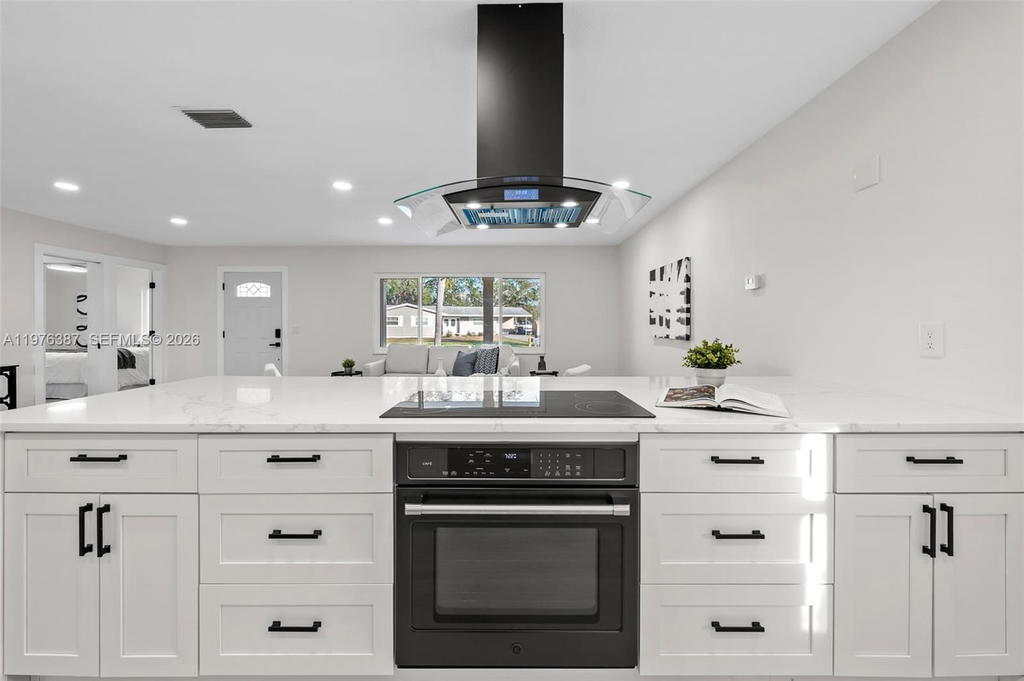 Real estate property located at 105 12th St SW, Hillsborough, Sable Cove Unit 2, Other, FL