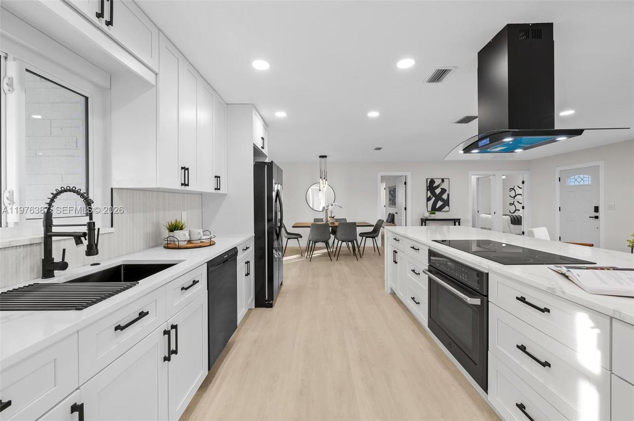 Real estate property located at 105 12th St SW, Hillsborough, Sable Cove Unit 2, Other, FL