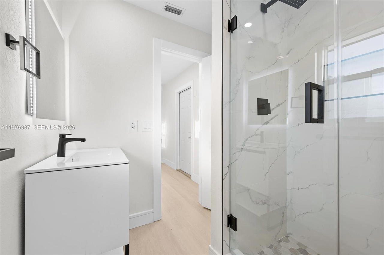 Real estate property located at 105 12th St SW, Hillsborough, Sable Cove Unit 2, Other, FL
