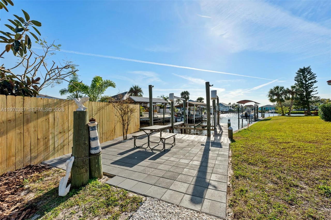 Real estate property located at 105 12th St SW, Hillsborough, Sable Cove Unit 2, Other, FL