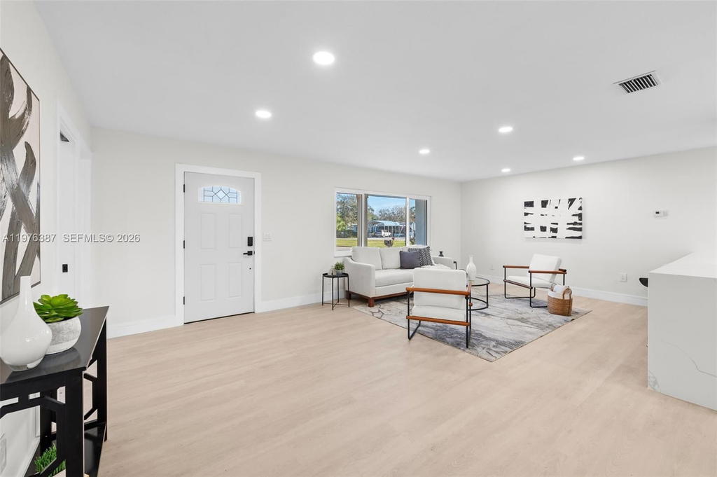 Real estate property located at 105 12th St SW, Hillsborough, Sable Cove Unit 2, Other, FL