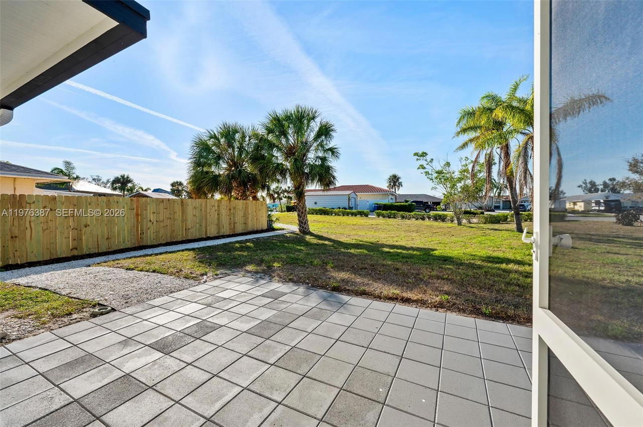 Real estate property located at 105 12th St SW, Hillsborough, Sable Cove Unit 2, Other, FL