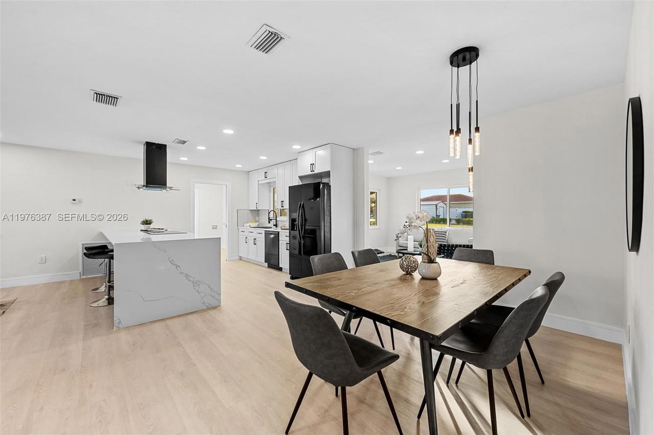 Real estate property located at 105 12th St SW, Hillsborough, Sable Cove Unit 2, Other, FL