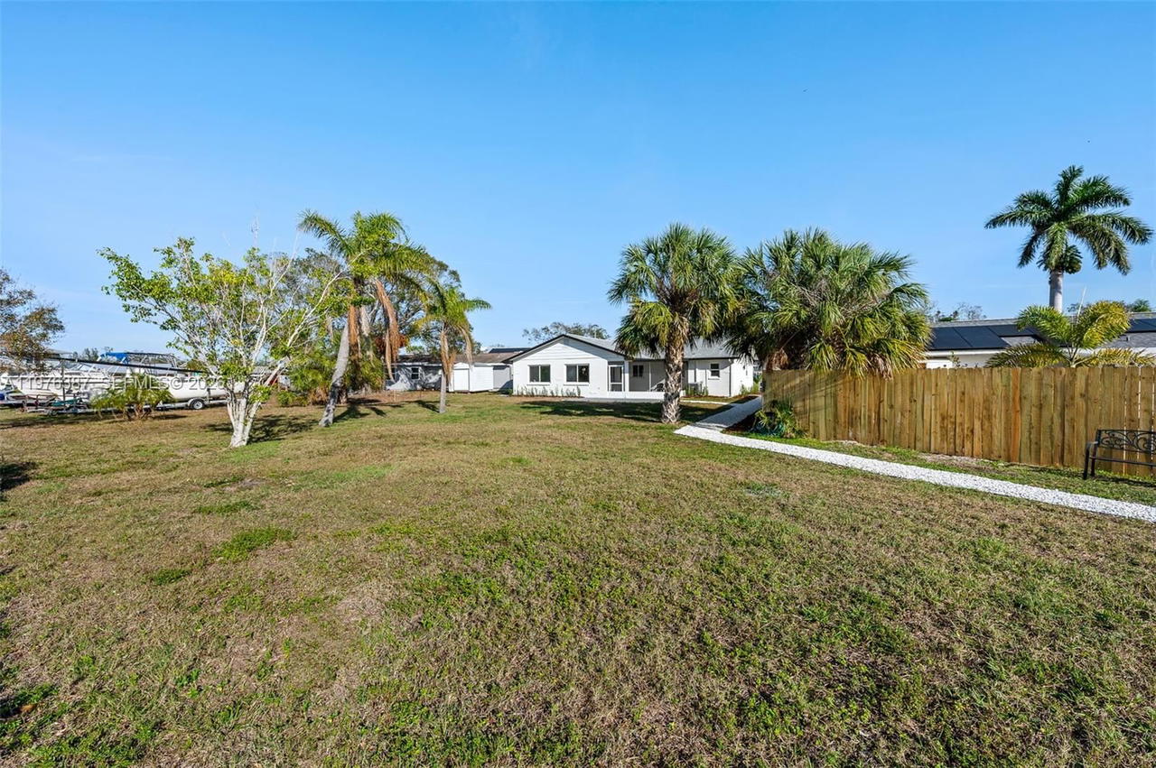 Real estate property located at 105 12th St SW, Hillsborough, Sable Cove Unit 2, Other, FL
