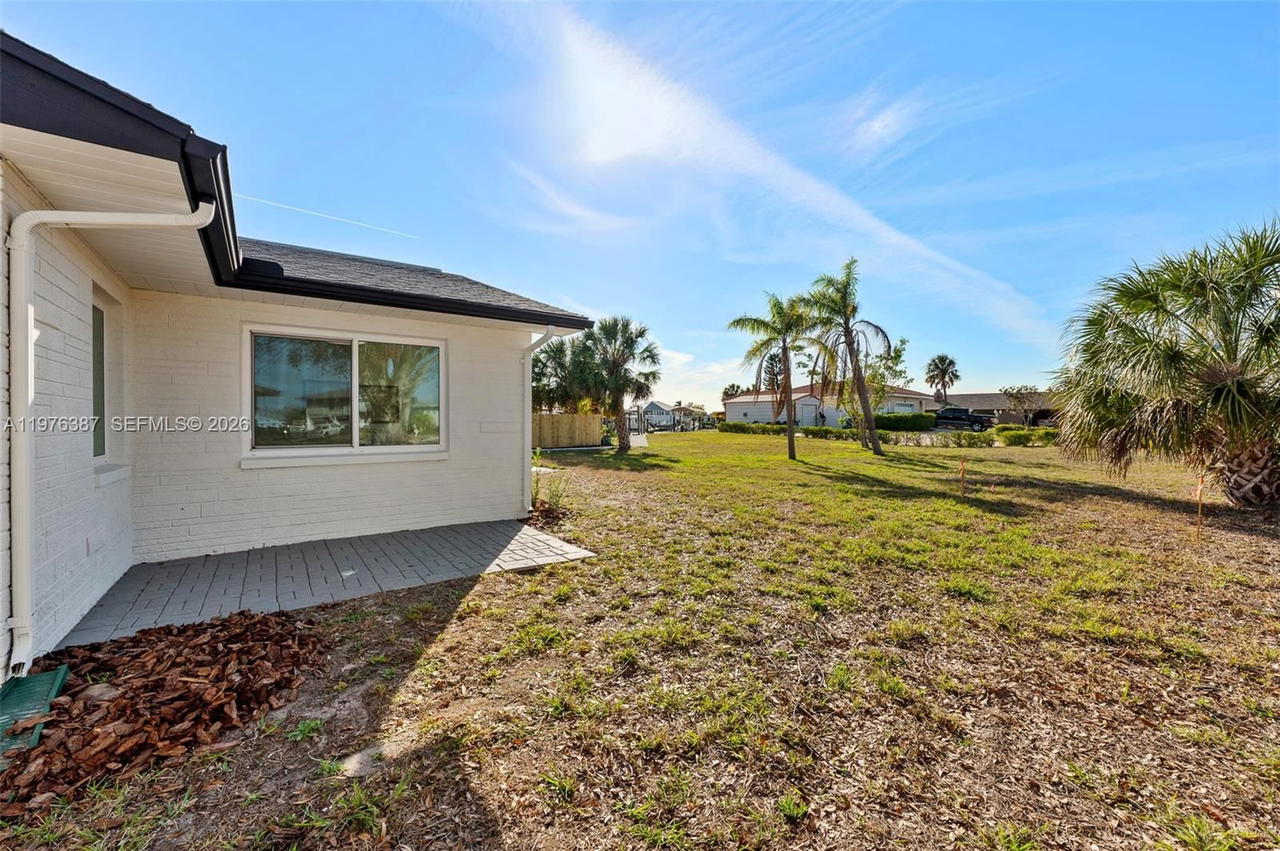 Real estate property located at 105 12th St SW, Hillsborough, Sable Cove Unit 2, Other, FL