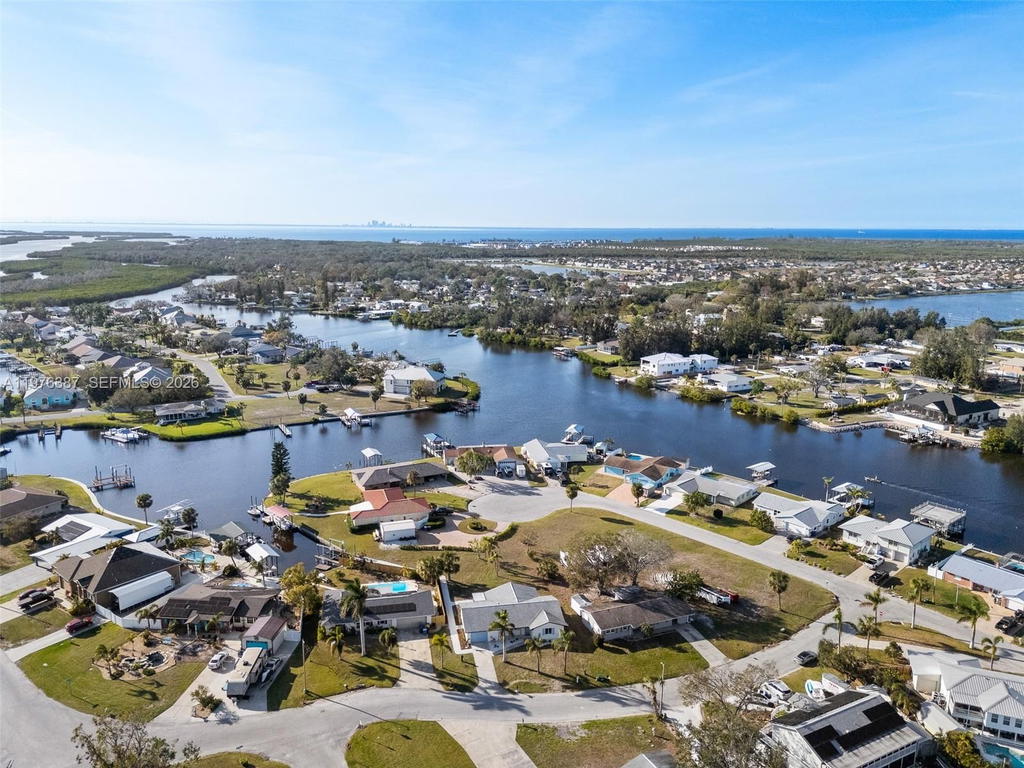 Real estate property located at 105 12th St SW, Hillsborough, Sable Cove Unit 2, Other, FL