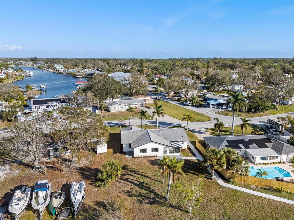 Real estate property located at 105 12th St SW, Hillsborough, Sable Cove Unit 2, Other, FL