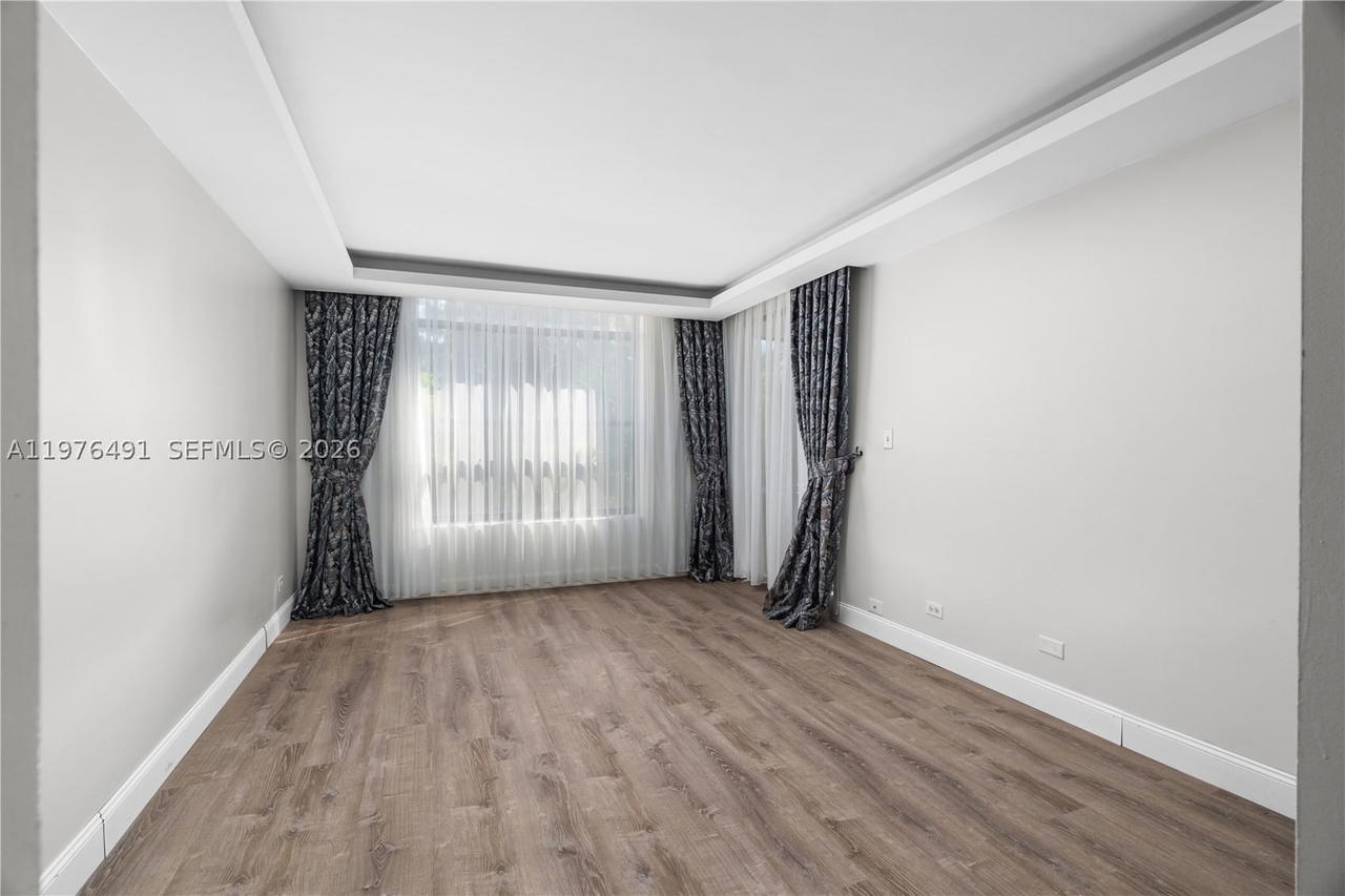 Real estate property located at 3730 Inverrary Dr #2H, Broward, International Village At, Lauderhill, FL