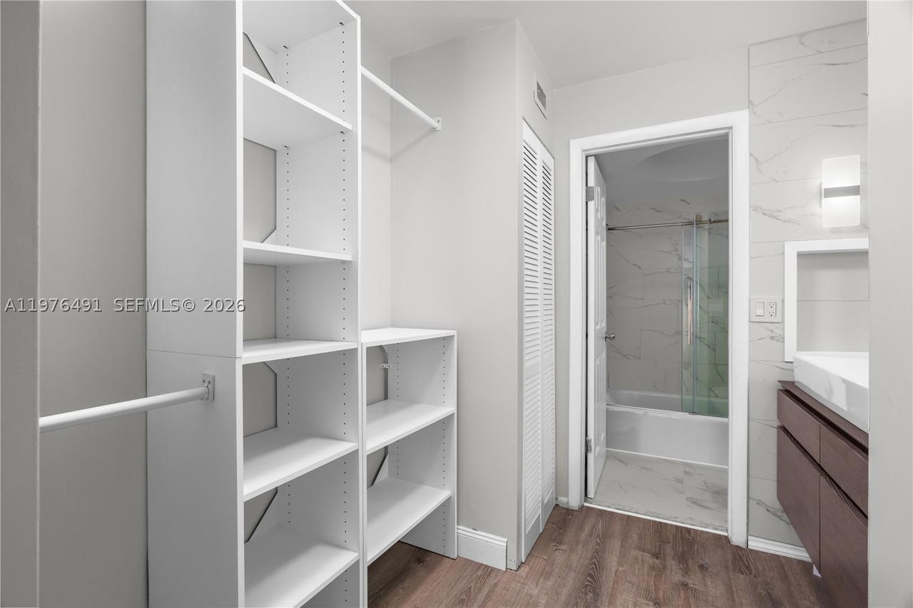 Real estate property located at 3730 Inverrary Dr #2H, Broward, International Village At, Lauderhill, FL