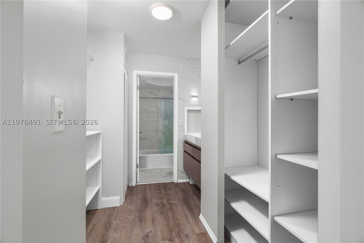 Real estate property located at 3730 Inverrary Dr #2H, Broward, International Village At, Lauderhill, FL