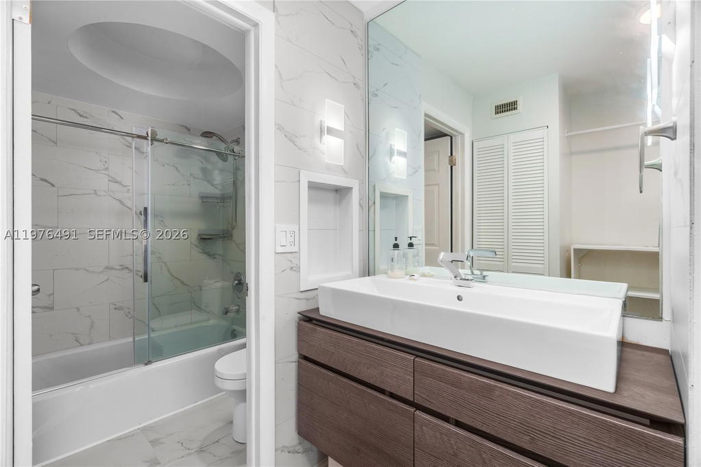 Real estate property located at 3730 Inverrary Dr #2H, Broward, International Village At, Lauderhill, FL