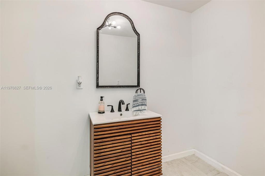 Real estate property located at 11747 113th Ter, Miami-dade, Towngate South Sec 1, Miami, FL