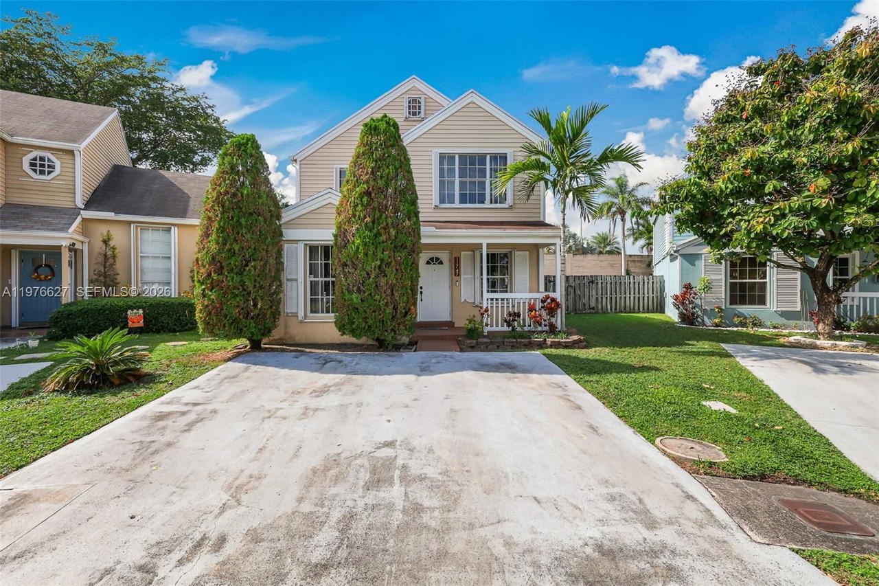 Real estate property located at 11747 113th Ter, Miami-dade, Towngate South Sec 1, Miami, FL