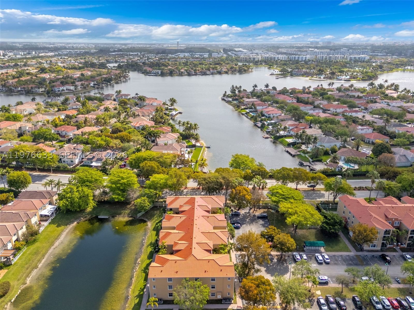 Real estate property located at 6700 114th Ave #905, Miami-dade, The Courts At Doral Isles, Doral, FL